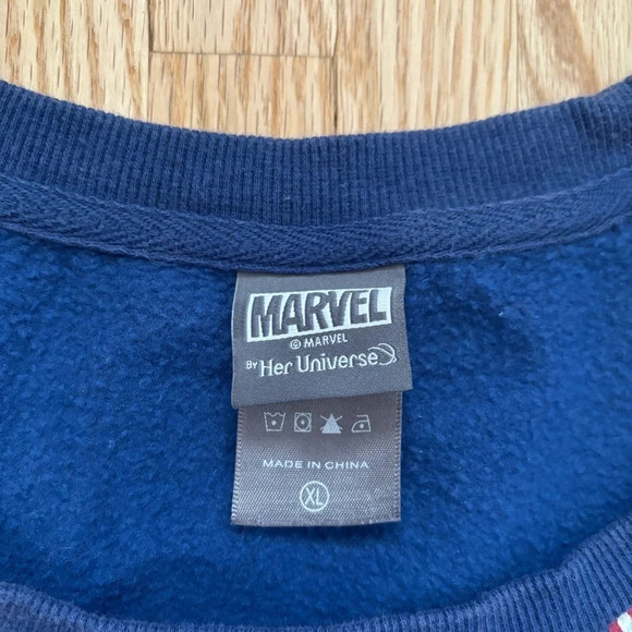 Rare 2017 Her Universe Captain America Marvel Crewneck Sweater / Pullover Sz XL - Picture 2 of 4